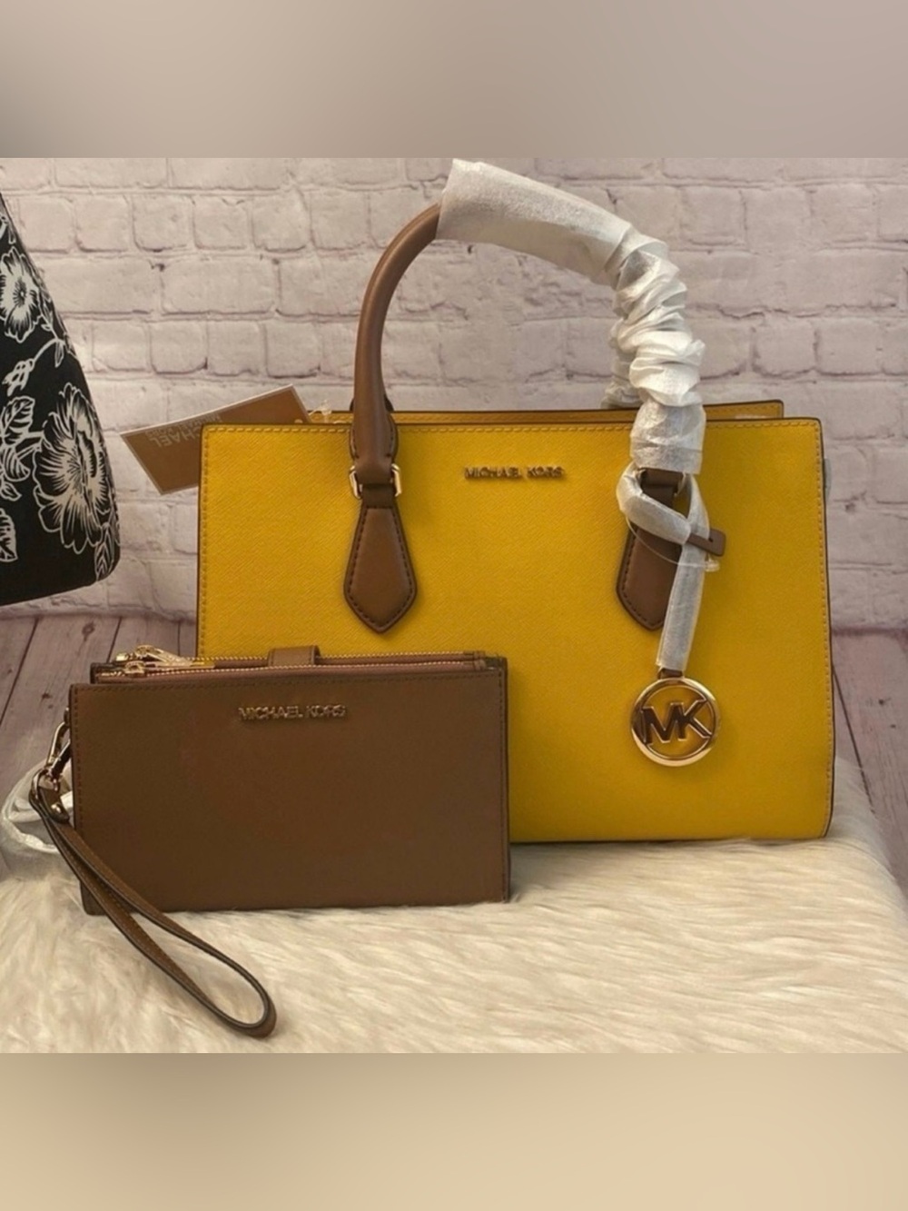 Michael Kors SHEILA Med CZ Satchel/JET SET TRAVEL Double Zip Wristlet 2pc Set